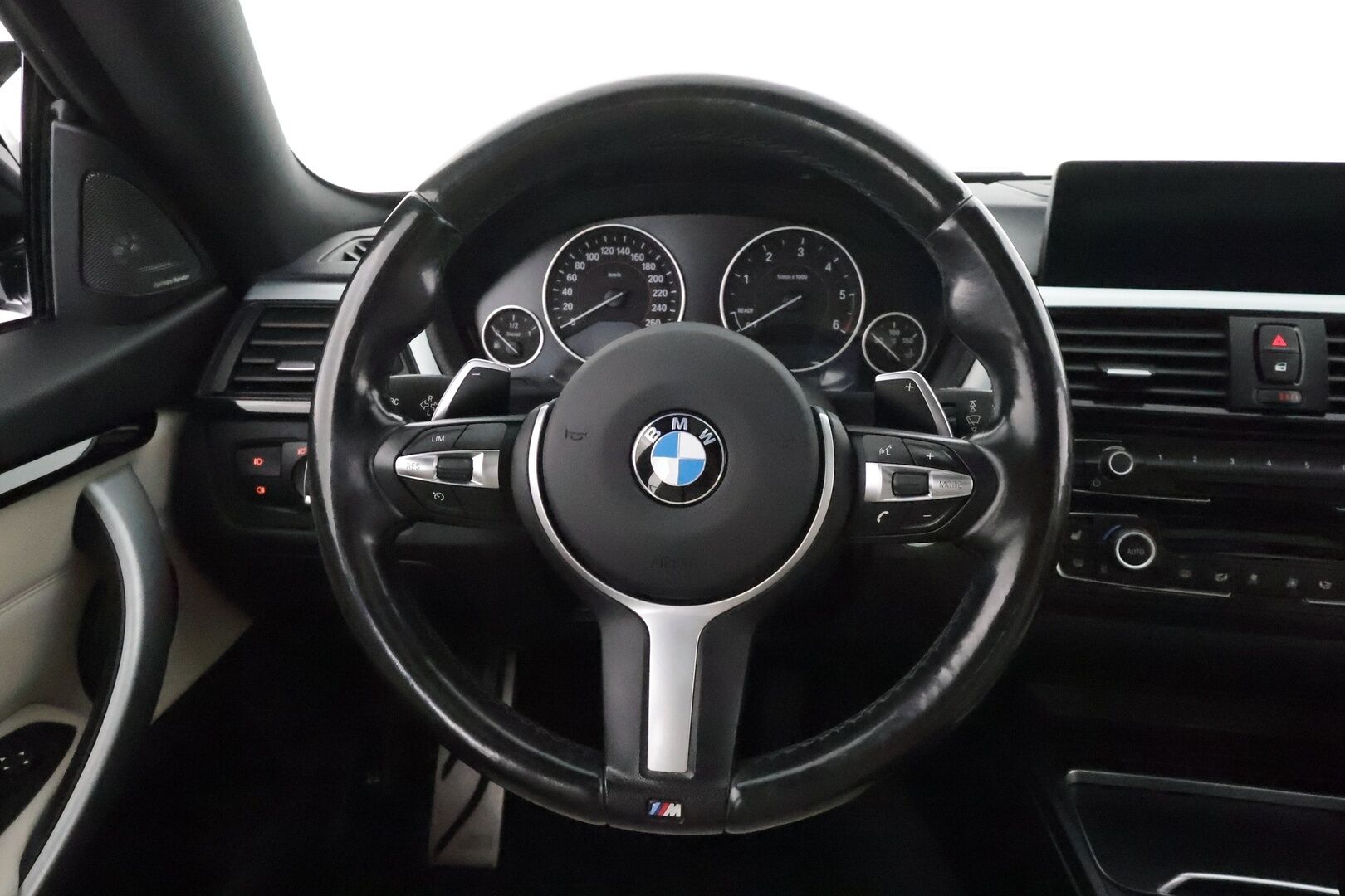 BMW 420 2016 F36 Gran Coupe 420d A xDrive M Sport **H&K / Kattoluukku / Vaaleat sporttinahat / ComfortAccess / Prof. Navi / Koukku / P.kamera** - Xenon / Musta kattoverhoilu / 2x Avain 