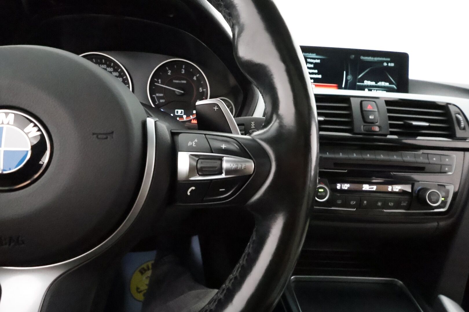 BMW 420 2016 F36 Gran Coupe 420d A xDrive M Sport **H&K / Kattoluukku / Vaaleat sporttinahat / ComfortAccess / Prof. Navi / Koukku / P.kamera** - Xenon / Musta kattoverhoilu / 2x Avain 