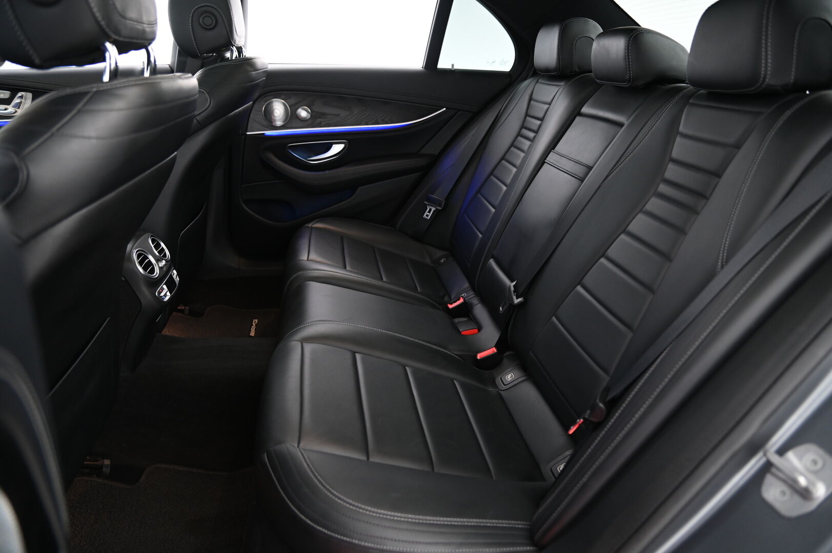 Mercedes-Benz E 2018 350 e A Premium Business AMG - *Frozen Metallic / Distronic+ / Burmester / Panorama / Imuovet / Muistipenkit / HUD / 360 / Koukku*