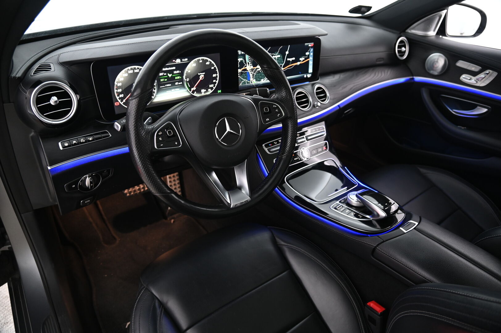 Mercedes-Benz E 2018 350 e A Premium Business AMG - *Frozen Metallic / Distronic+ / Burmester / Panorama / Imuovet / Muistipenkit / HUD / 360 / Koukku*