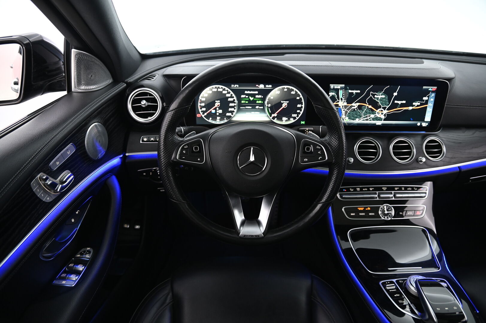 Mercedes-Benz E 2018 350 e A Premium Business AMG - *Frozen Metallic / Distronic+ / Burmester / Panorama / Imuovet / Muistipenkit / HUD / 360 / Koukku*