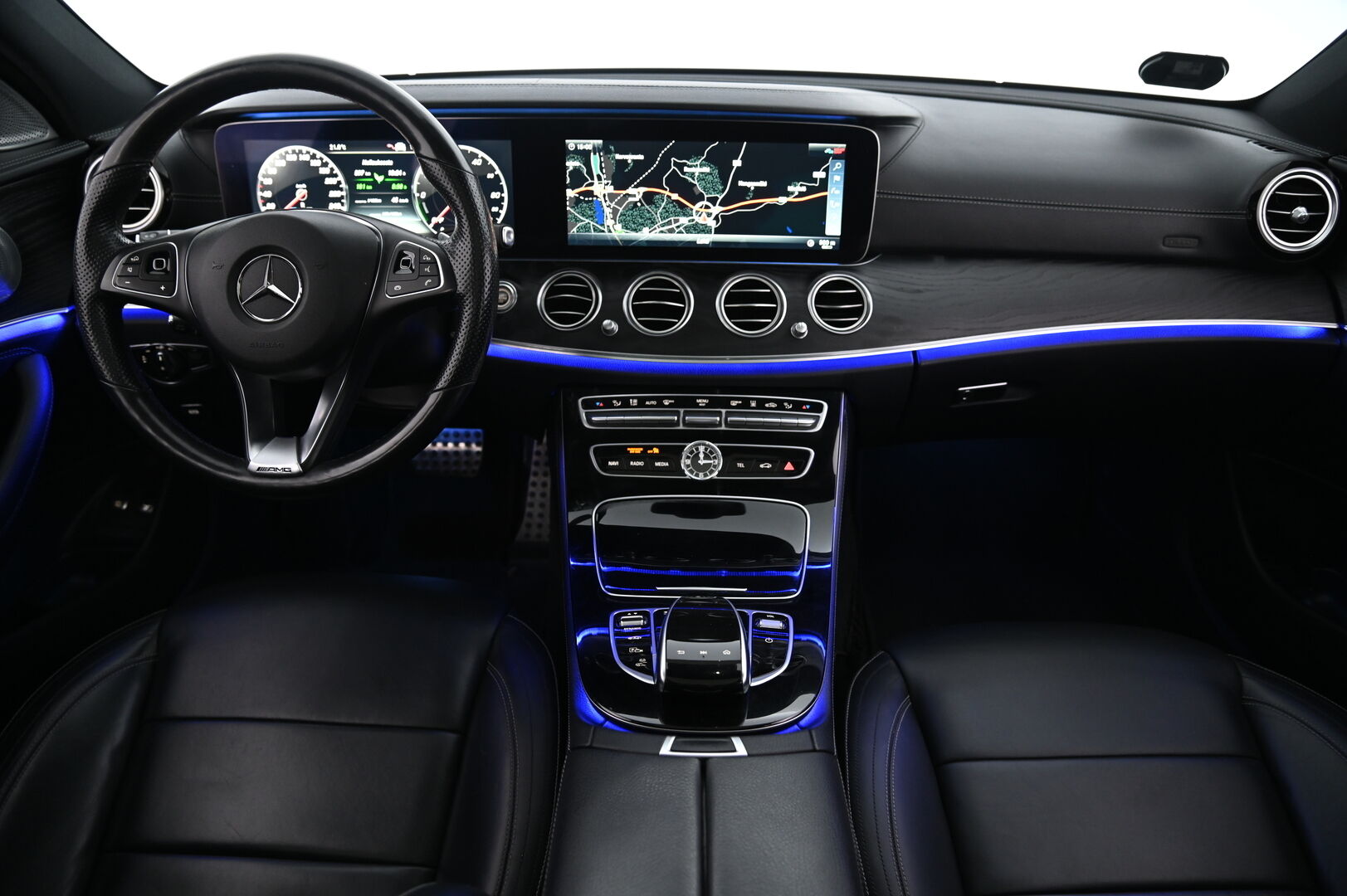 Mercedes-Benz E 2018 350 e A Premium Business AMG - *Frozen Metallic / Distronic+ / Burmester / Panorama / Imuovet / Muistipenkit / HUD / 360 / Koukku*