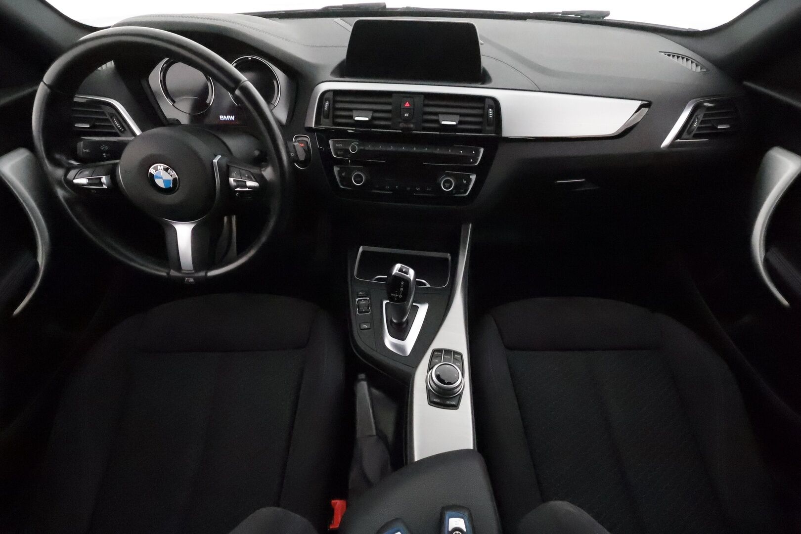 BMW 118 2018 F20 Hatchback 118i M Sport **Vakkari / Sporttipenkit / P.tutkat / Navi / LED / Kangas-Alcantara** - Kahdet renkaat aluvanteilla / Hifit