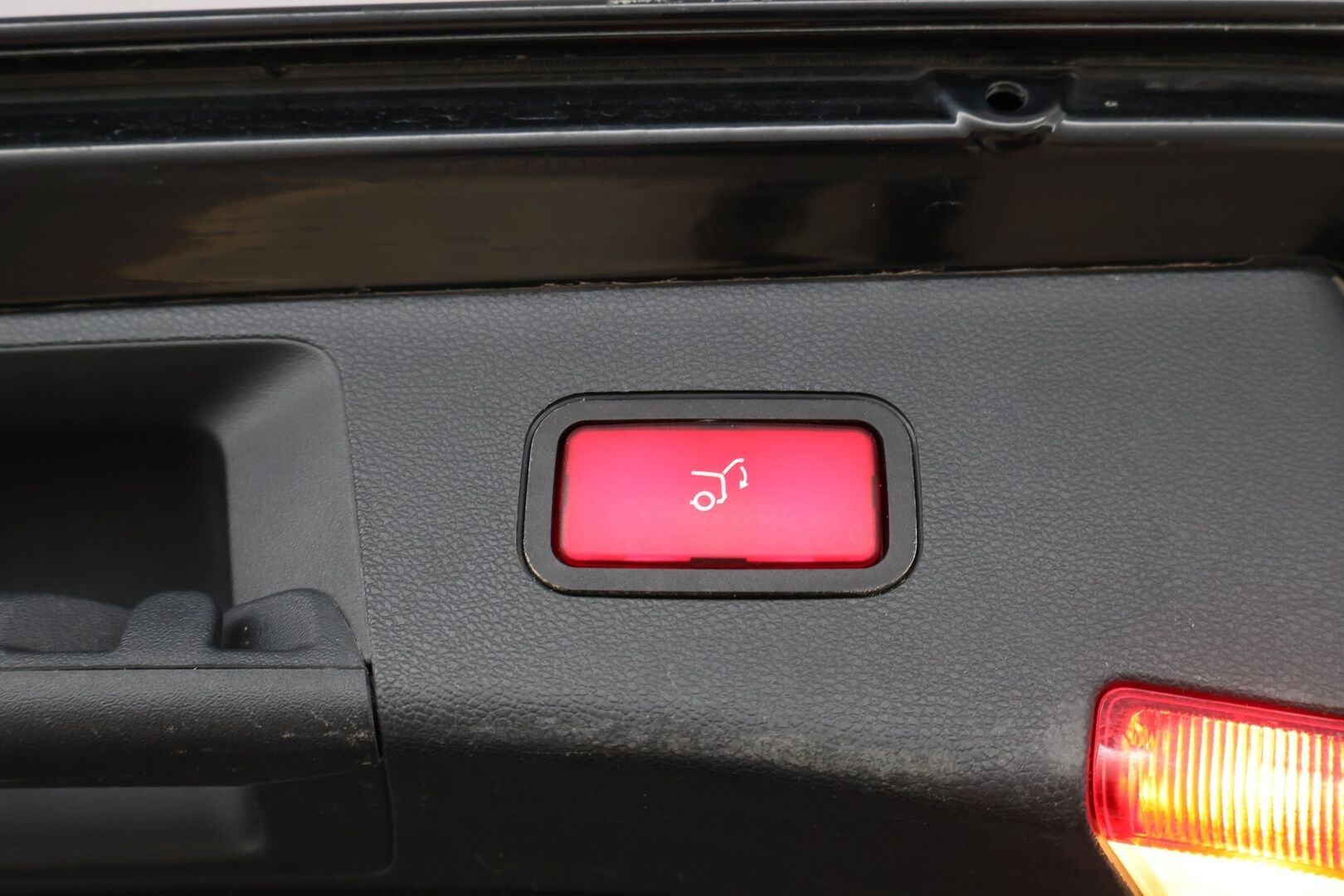 Mercedes-Benz E 2010 250 CDI BE T A Business Avantgarde - Nahkasisusta / Comand Navi / Vakkari / Xenon / Sähköpenkit / Sähköluukku / 2x Hyvät renkaa alkuperäisvantein!