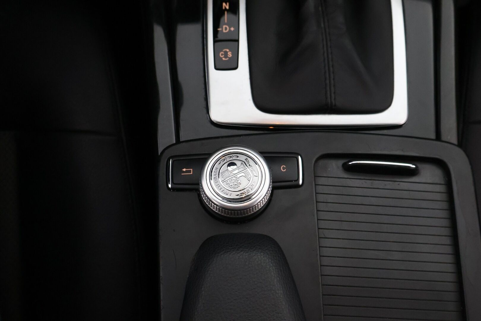 Mercedes-Benz E 2010 250 CDI BE T A Business Avantgarde - Nahkasisusta / Comand Navi / Vakkari / Xenon / Sähköpenkit / Sähköluukku / 2x Hyvät renkaa alkuperäisvantein!
