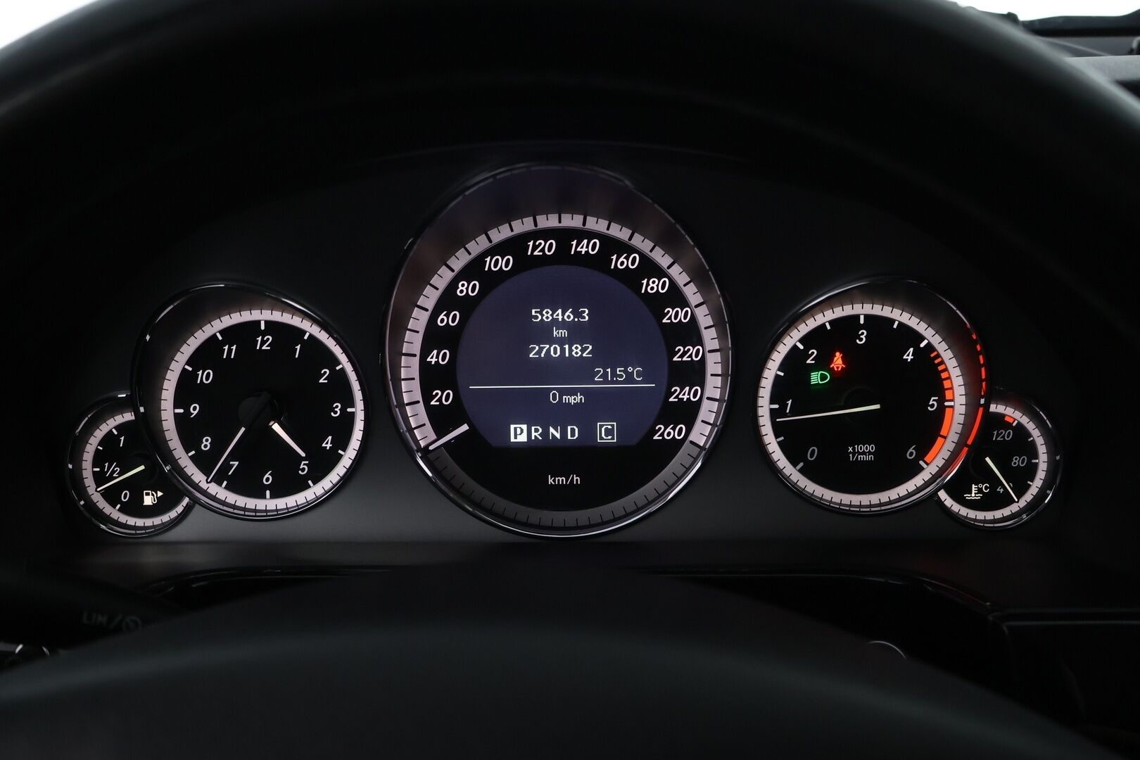 Mercedes-Benz E 2010 250 CDI BE T A Business Avantgarde - Nahkasisusta / Comand Navi / Vakkari / Xenon / Sähköpenkit / Sähköluukku / 2x Hyvät renkaa alkuperäisvantein!