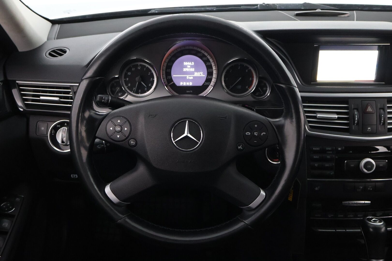 Mercedes-Benz E 2010 250 CDI BE T A Business Avantgarde - Nahkasisusta / Comand Navi / Vakkari / Xenon / Sähköpenkit / Sähköluukku / 2x Hyvät renkaa alkuperäisvantein!