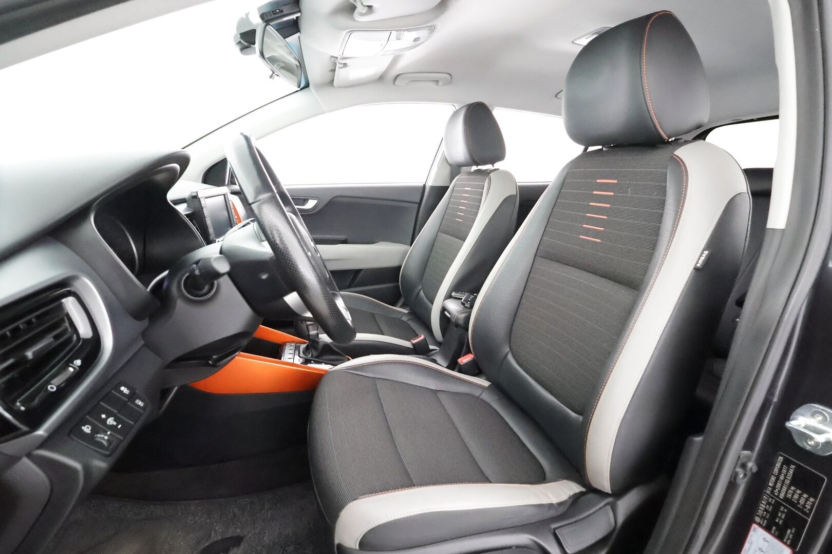 Kia Stonic 2020 1,0 T-GDI ISG 120hv EX Design DCT EcoDynamics * Vakkari / P.kamera / Lohko+SIsä / Koukku * - 1.Om Suomi-auto / Kahdet renkaat aluvanteilla / Merkkihuollettu