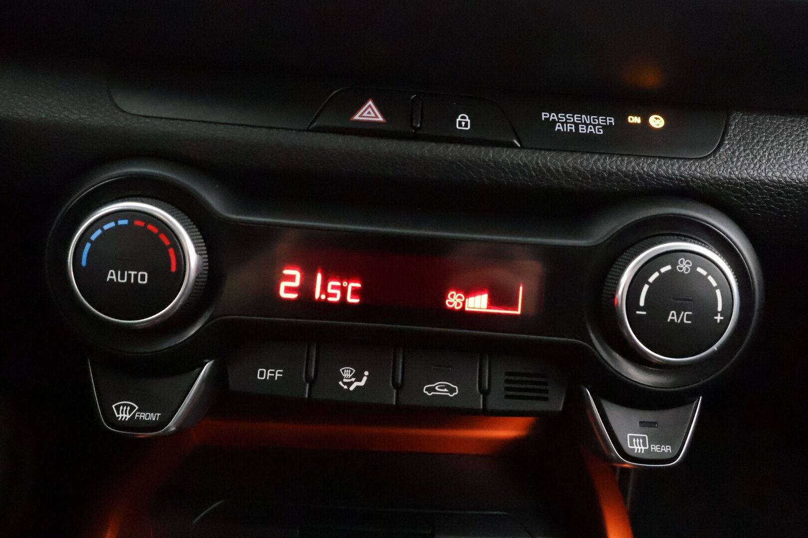 Kia Stonic 2020 1,0 T-GDI ISG 120hv EX Design DCT EcoDynamics * Vakkari / P.kamera / Lohko+SIsä / Koukku * - 1.Om Suomi-auto / Kahdet renkaat aluvanteilla / Merkkihuollettu