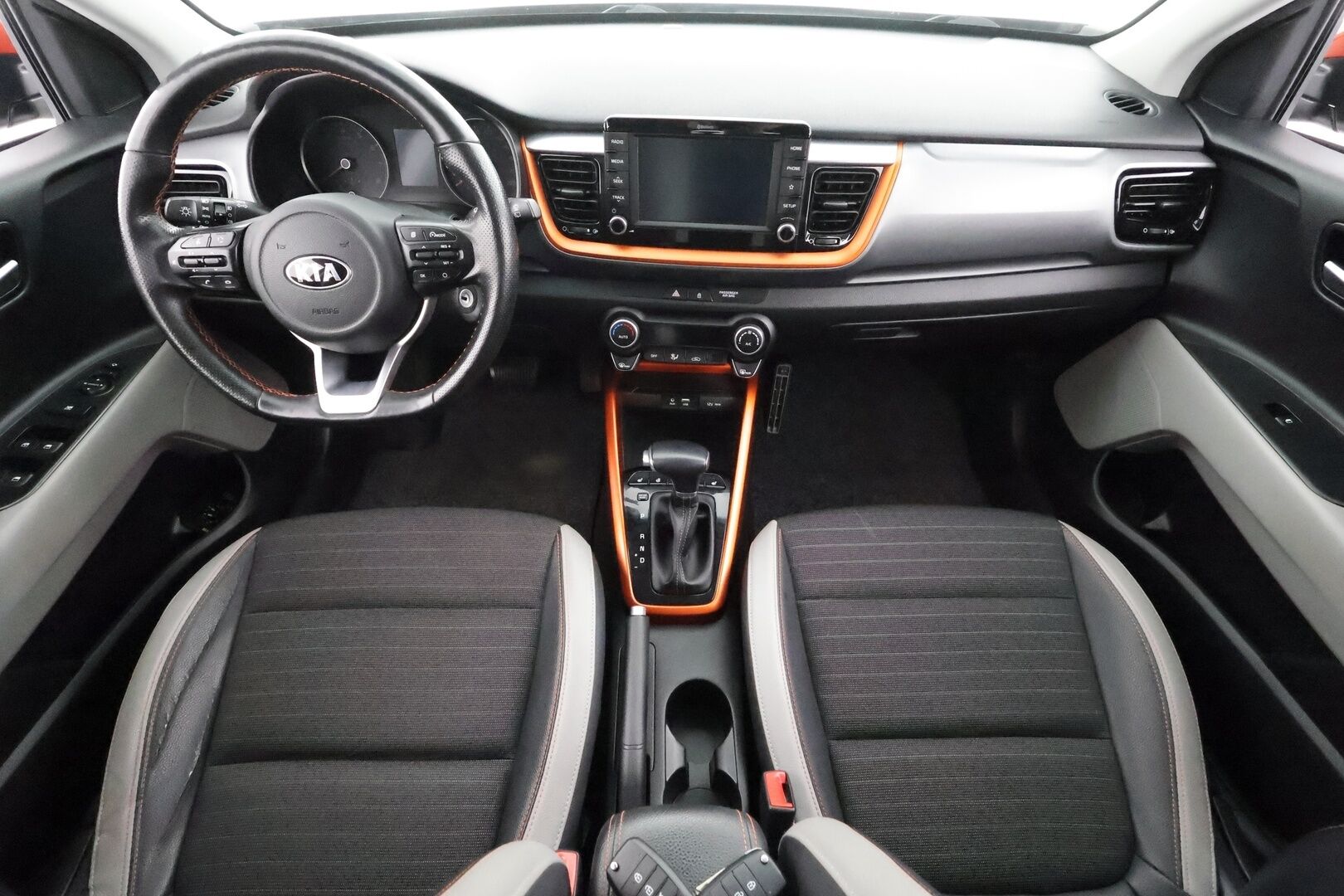 Kia Stonic 2020 1,0 T-GDI ISG 120hv EX Design DCT EcoDynamics * Vakkari / P.kamera / Lohko+SIsä / Koukku * - 1.Om Suomi-auto / Kahdet renkaat aluvanteilla / Merkkihuollettu