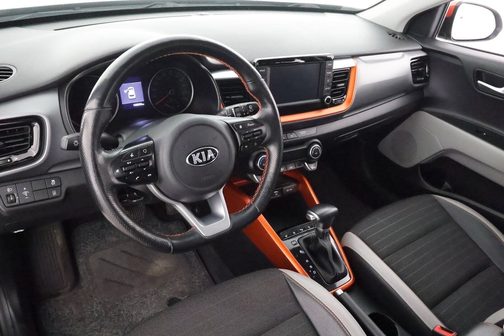 Kia Stonic 2020 1,0 T-GDI ISG 120hv EX Design DCT EcoDynamics * Vakkari / P.kamera / Lohko+SIsä / Koukku * - 1.Om Suomi-auto / Kahdet renkaat aluvanteilla / Merkkihuollettu