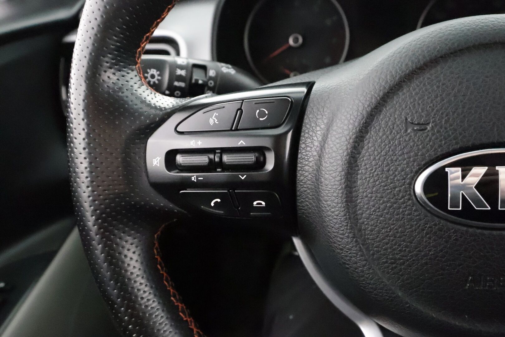 Kia Stonic 2020 1,0 T-GDI ISG 120hv EX Design DCT EcoDynamics * Vakkari / P.kamera / Lohko+SIsä / Koukku * - 1.Om Suomi-auto / Kahdet renkaat aluvanteilla / Merkkihuollettu