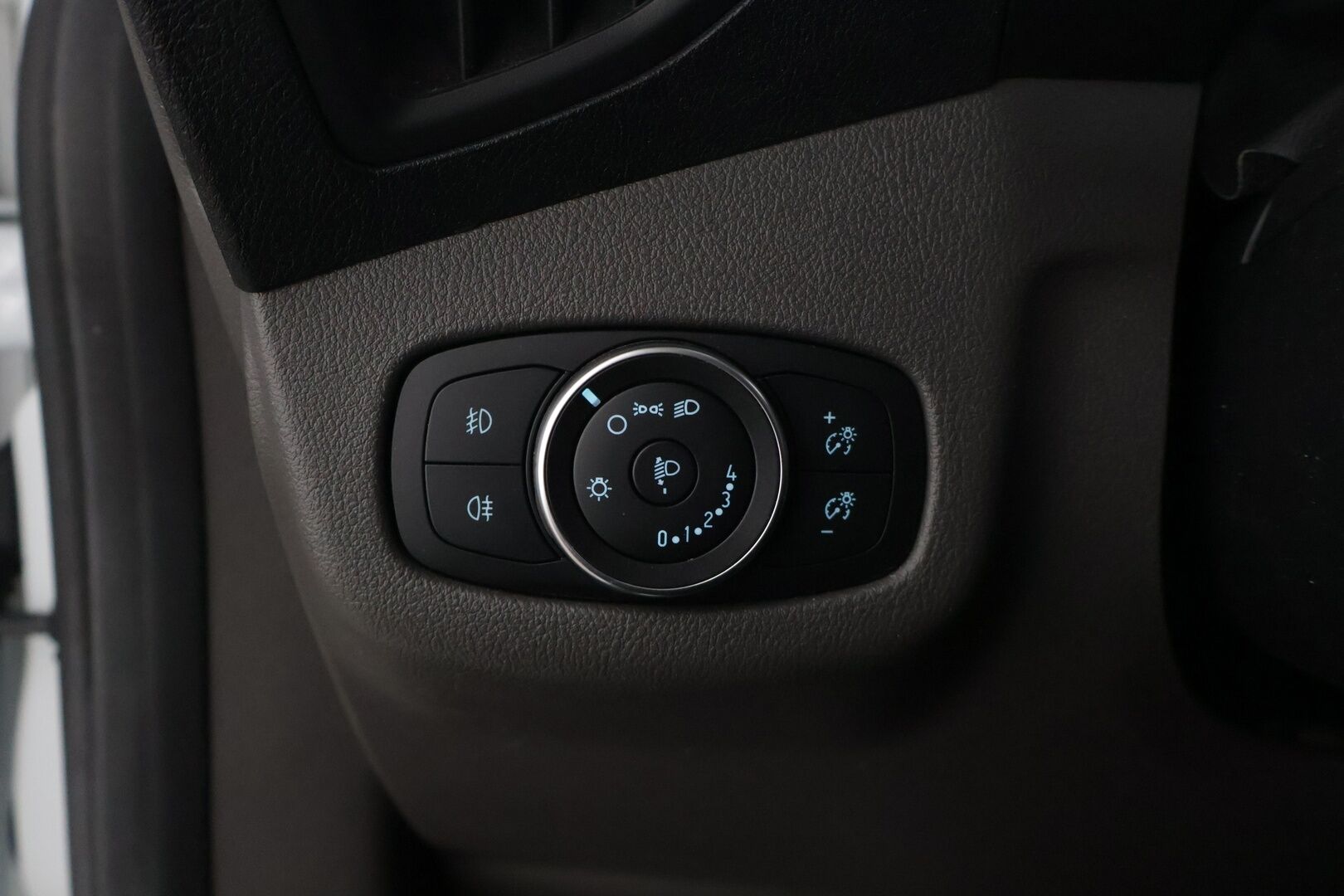 Ford Grand Tourneo Connect 2020 1,5 TDCi 120 hv M6 Trend 5-ovinen 7P. - 7p. | Merkkihuollot | 2.om Suomi-auto | Vakkari | Lohko | Bluetooth
