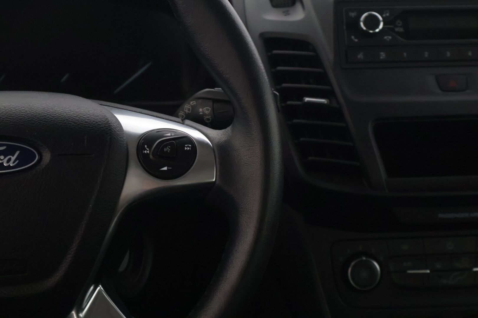 Ford Grand Tourneo Connect 2019 1,5 TDCi 120 hv M6 Trend 5-ovinen * 7 Paikkainen / Lohko / Vakkari!* - Pienet kilsat / Merkkihuollettu / 7 Paikkainen!