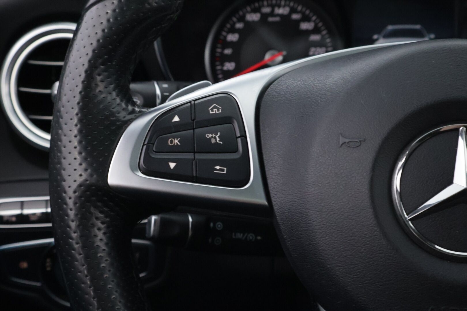 Mercedes-Benz C 2016 220 d 4Matic T A Premium Business AMG * Koukku / Burmester / Panoraama / 360-Kamera / Sporttinahat / Lohkolämmitin / - Supervarusteet / Vakkari / ILS LED / Juuri tullut Tampereelle! - HULLUT AVAJAISHULINAT KORKOTARJOUS 3,29 %