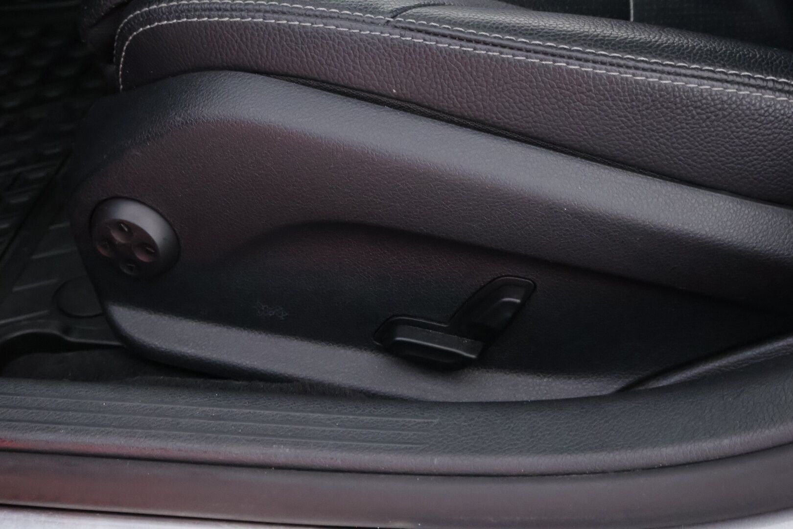 Mercedes-Benz C 2016 220 d 4Matic T A Premium Business AMG * Koukku / Burmester / Panoraama / 360-Kamera / Sporttinahat / Lohkolämmitin / - Supervarusteet / Vakkari / ILS LED / Juuri tullut Tampereelle! - HULLUT AVAJAISHULINAT KORKOTARJOUS 3,29 %