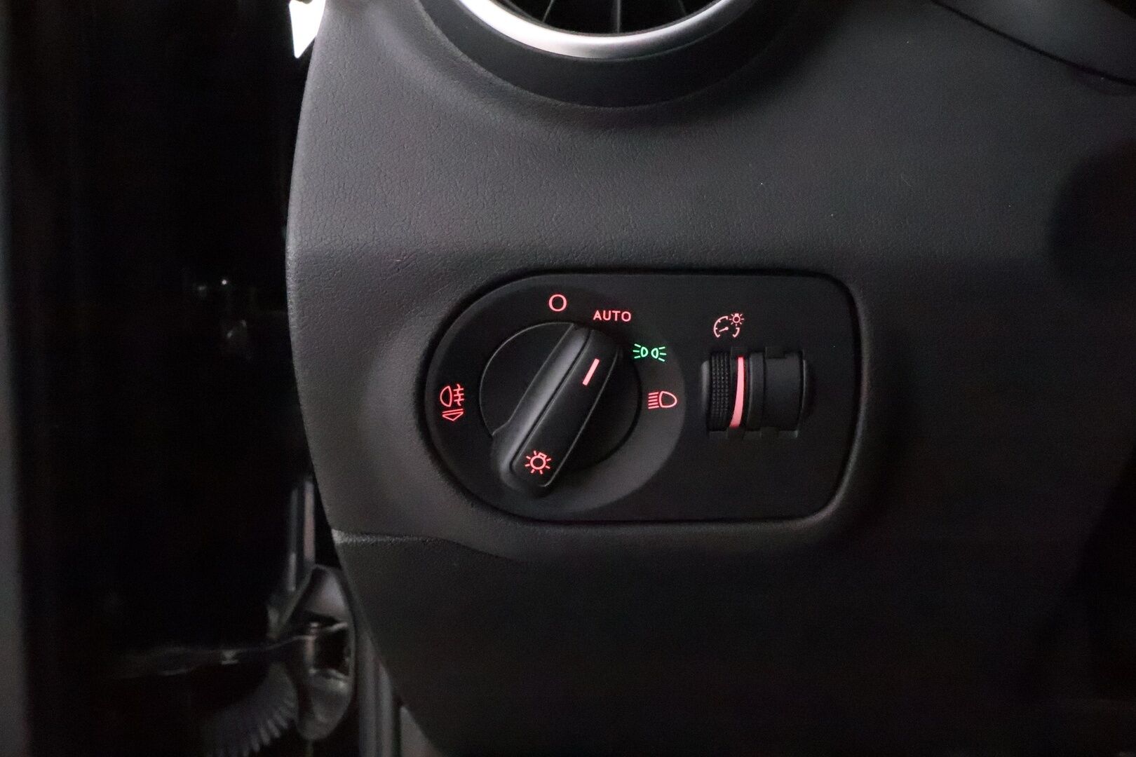 Audi A1 2016 Sportback Comfort 1,0 TFSI 70 kW ultra - Facelift / Xenon / Lohko & Sisäpistoke / Jakopää tehty / Juuri tullut Tampereelle!