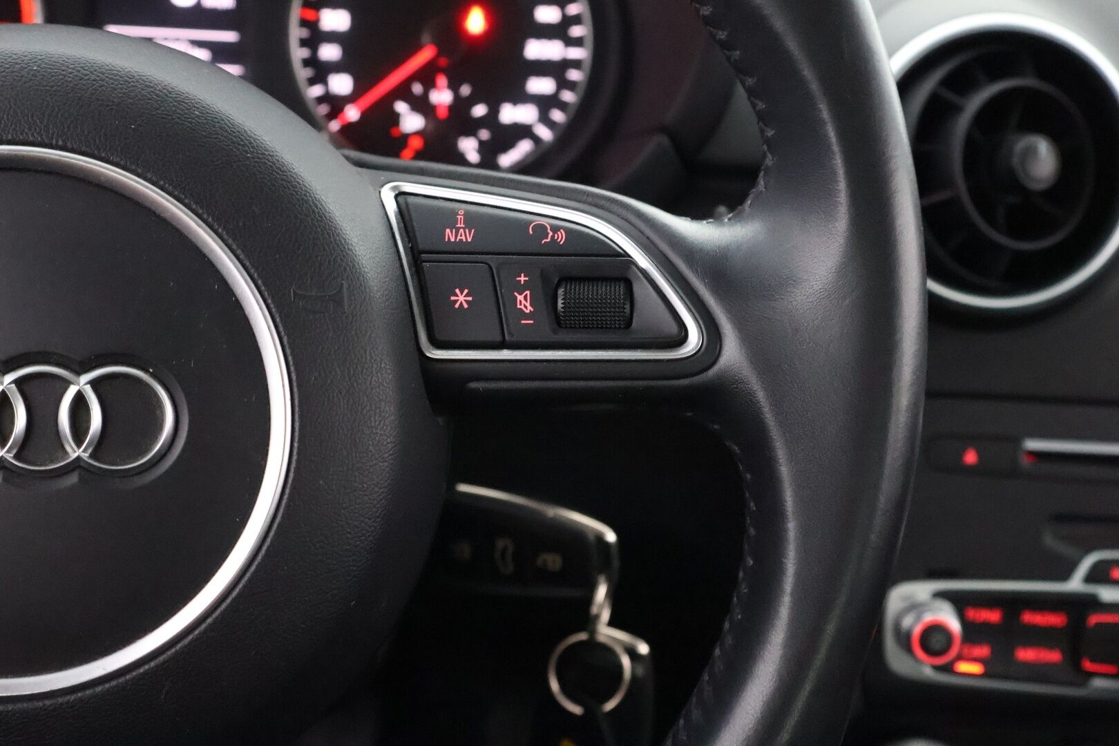Audi A1 2016 Sportback Comfort 1,0 TFSI 70 kW ultra - Facelift / Xenon / Lohko & Sisäpistoke / Jakopää tehty / Juuri tullut Tampereelle!
