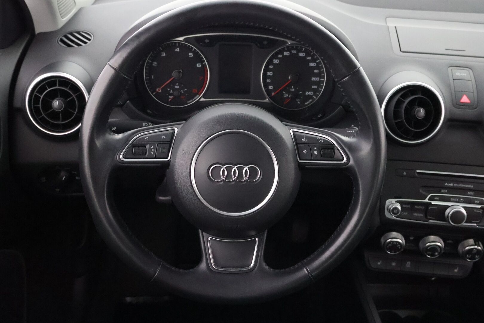 Audi A1 2016 Sportback Comfort 1,0 TFSI 70 kW ultra - Facelift / Xenon / Lohko & Sisäpistoke / Jakopää tehty / Juuri tullut Tampereelle!