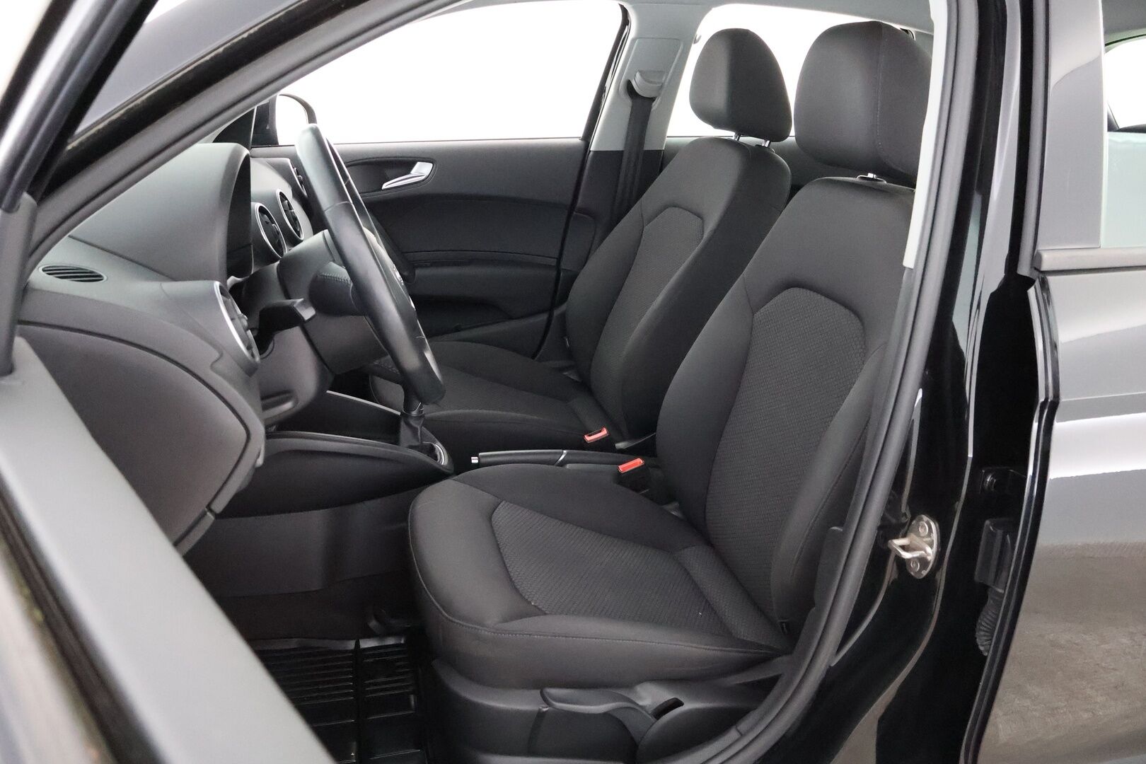 Audi A1 2016 Sportback Comfort 1,0 TFSI 70 kW ultra - Facelift / Xenon / Lohko & Sisäpistoke / Jakopää tehty / Juuri tullut Tampereelle!