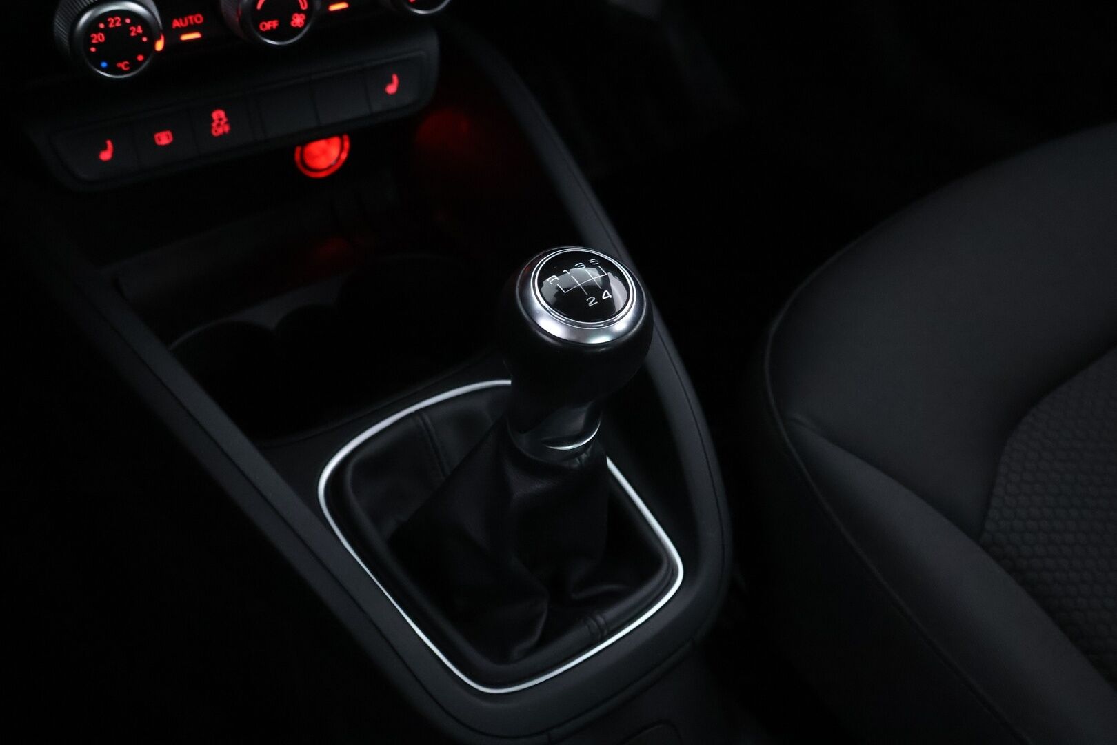 Audi A1 2016 Sportback Comfort 1,0 TFSI 70 kW ultra - Facelift / Xenon / Lohko & Sisäpistoke / Jakopää tehty / Juuri tullut Tampereelle!