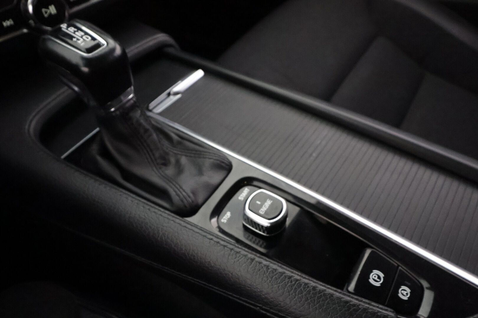Volvo V90 2017 D4 Business aut - Webasto | ACC | Peruutuskamera | LED | High Perf Audio | Ratinlämmitys | Keyless | LED | 2x Renkaat Aluvantein | Juuri tullut Tampereelle!