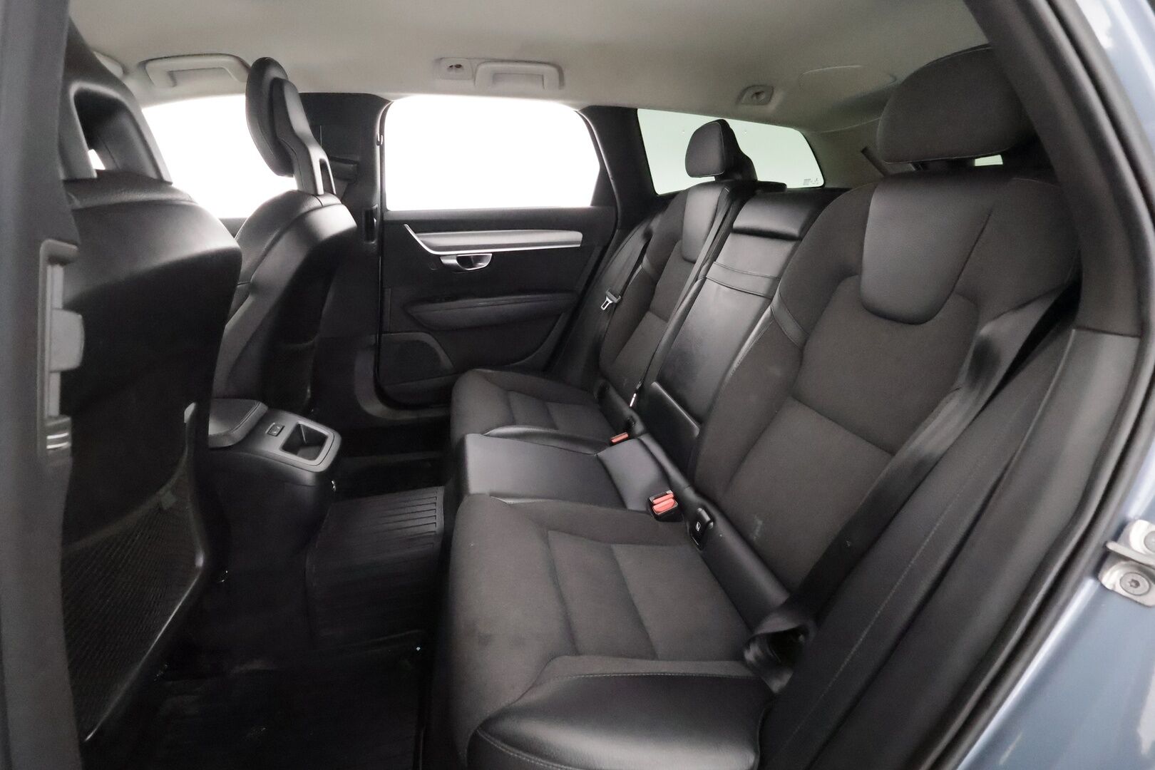 Volvo V90 2017 D4 Business aut - Webasto | ACC | Peruutuskamera | LED | High Perf Audio | Ratinlämmitys | Keyless | LED | 2x Renkaat Aluvantein | Juuri tullut Tampereelle!