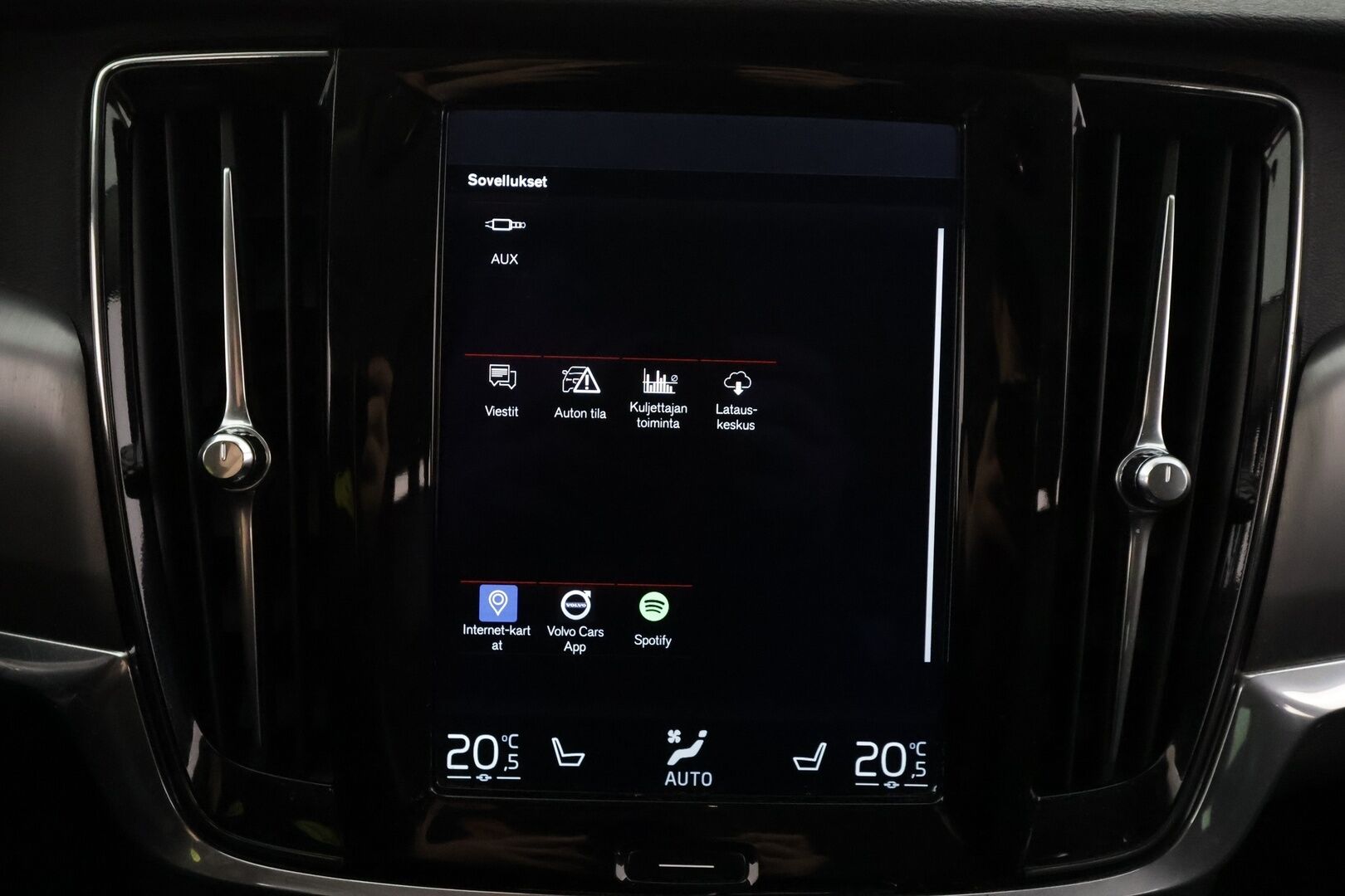 Volvo V90 2017 D4 Business aut - Webasto | ACC | Peruutuskamera | LED | High Perf Audio | Ratinlämmitys | Keyless | LED | 2x Renkaat Aluvantein | Juuri tullut Tampereelle!