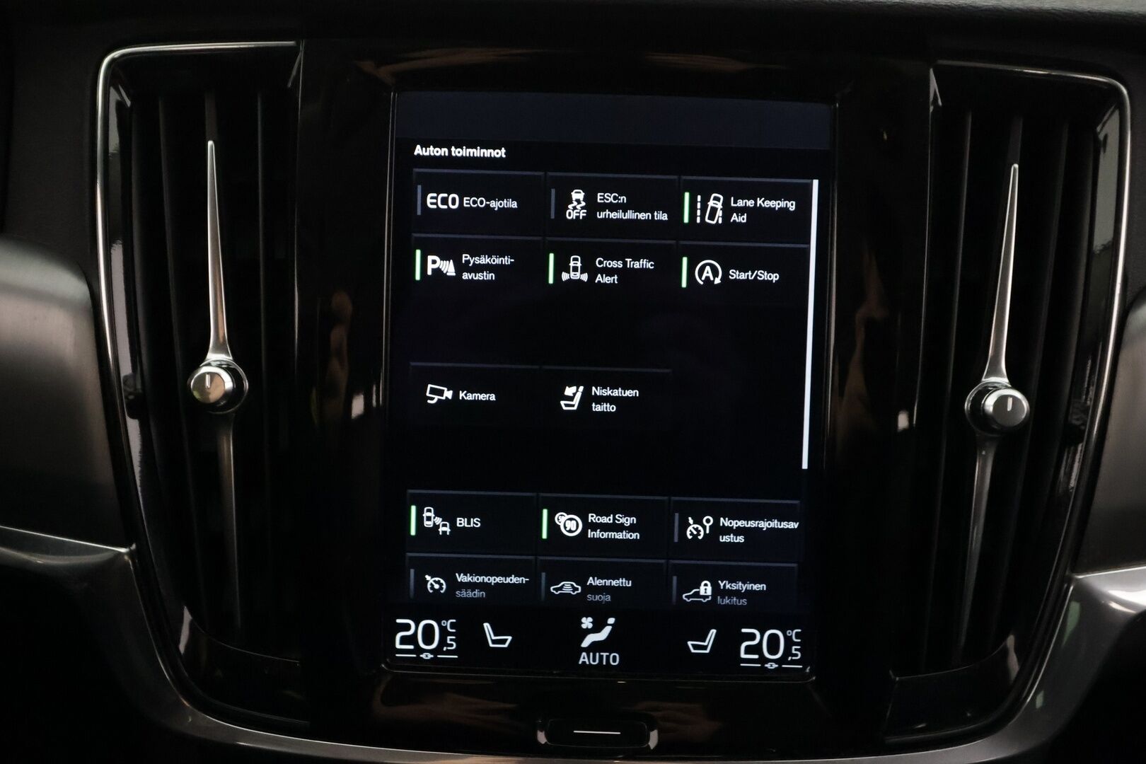 Volvo V90 2017 D4 Business aut - Webasto | ACC | Peruutuskamera | LED | High Perf Audio | Ratinlämmitys | Keyless | LED | 2x Renkaat Aluvantein | Juuri tullut Tampereelle!