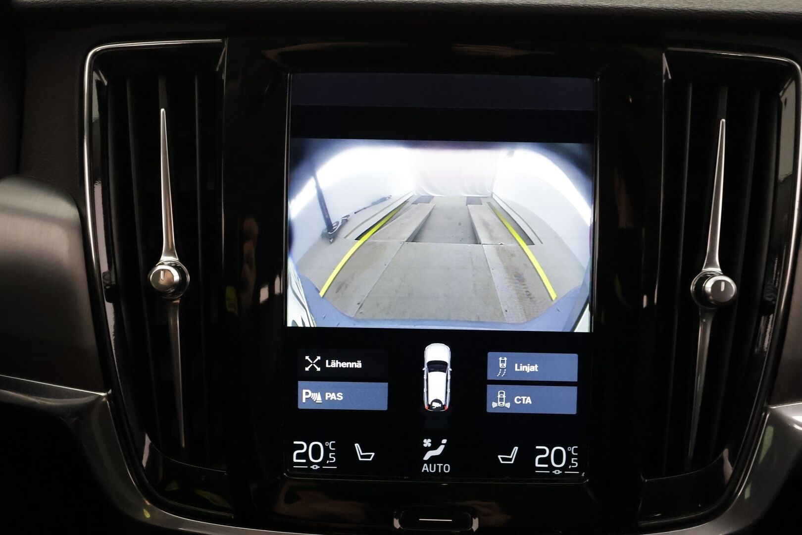 Volvo V90 2017 D4 Business aut - Webasto | ACC | Peruutuskamera | LED | High Perf Audio | Ratinlämmitys | Keyless | LED | 2x Renkaat Aluvantein | Juuri tullut Tampereelle!