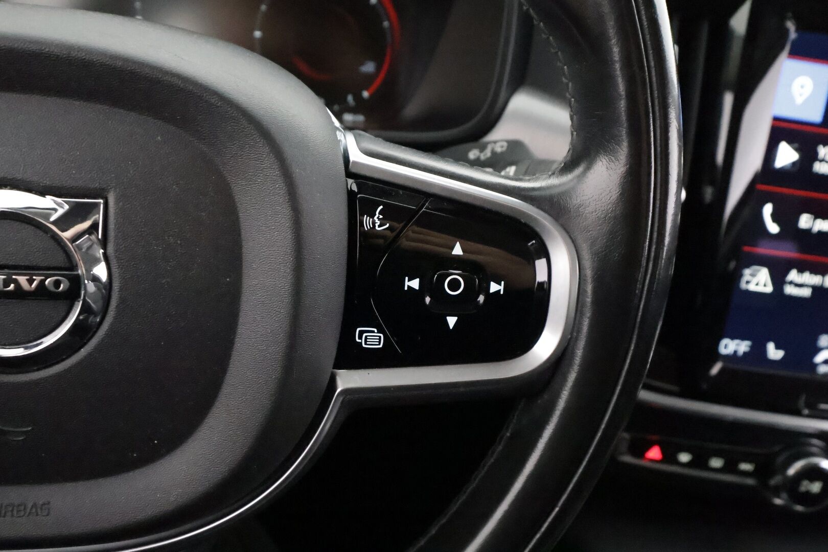 Volvo V90 2017 D4 Business aut - Webasto | ACC | Peruutuskamera | LED | High Perf Audio | Ratinlämmitys | Keyless | LED | 2x Renkaat Aluvantein | Juuri tullut Tampereelle!