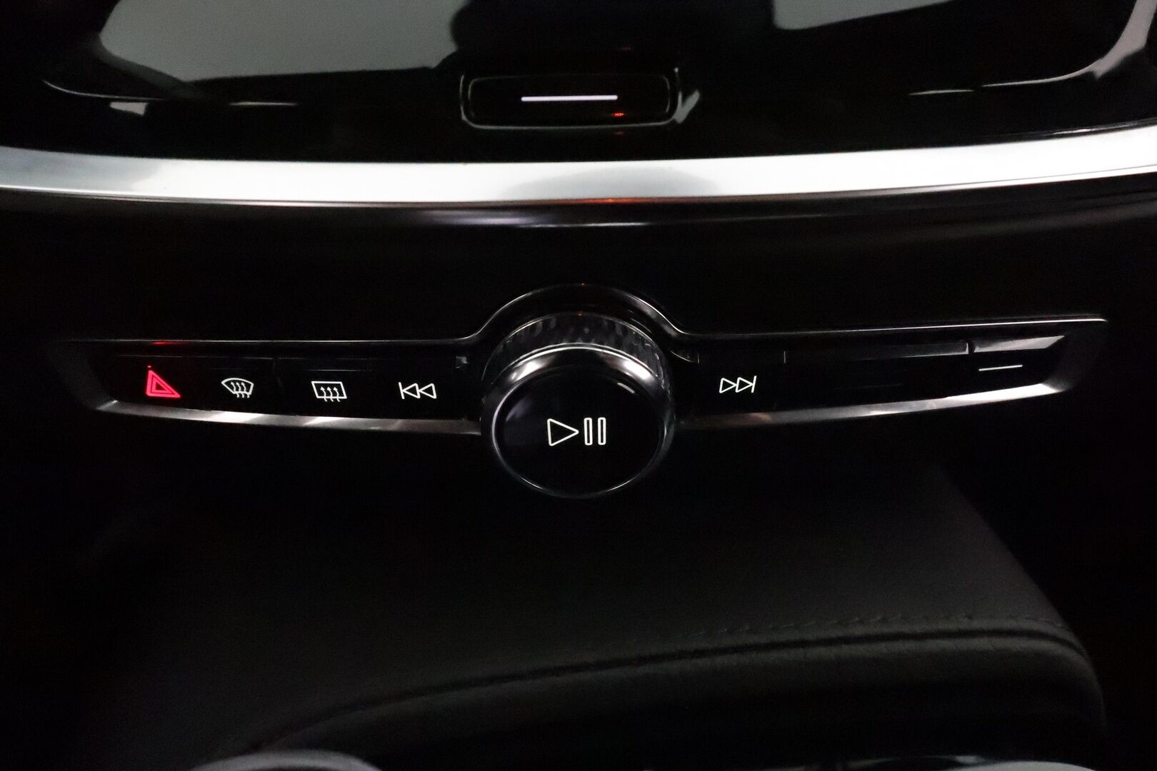 Volvo V60 2019 T8 AWD R-Design aut **Sporttinahat / Panorama / Webasto / Koukku / ACC / Full-LED / P.Kamera / Navi / Kaistavahti** - 2x Latauskaapelit / Kahdet Renkaat