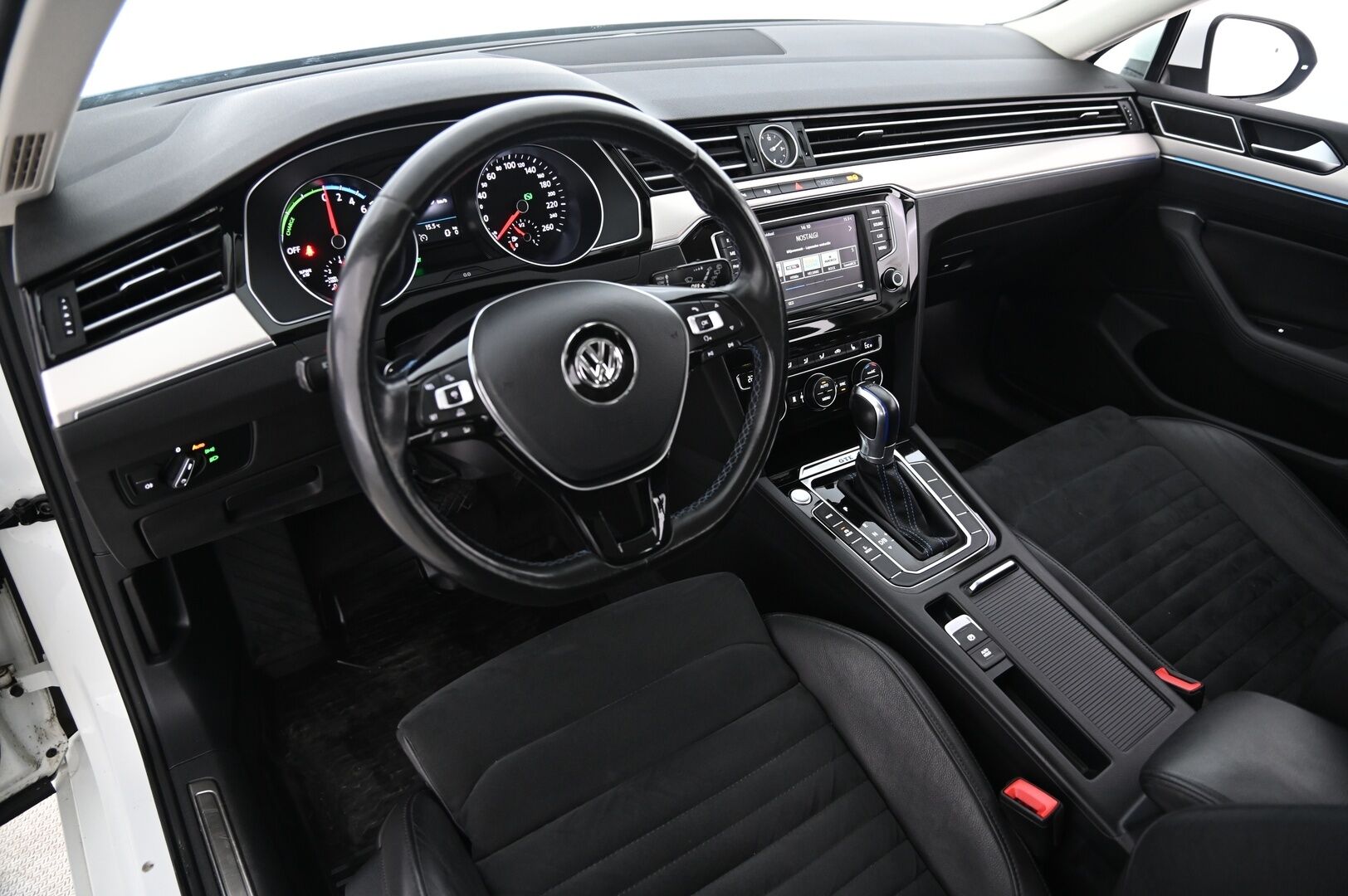 Volkswagen Passat 2017 Variant GTE Plug-In Hybrid 160 kW (218 hv) DSG-automaatti *Webasto / ACC / Peruutuskamera* - *Leimaa 28.10.2026 / Vetokoukku / PA-Lämmitin*
