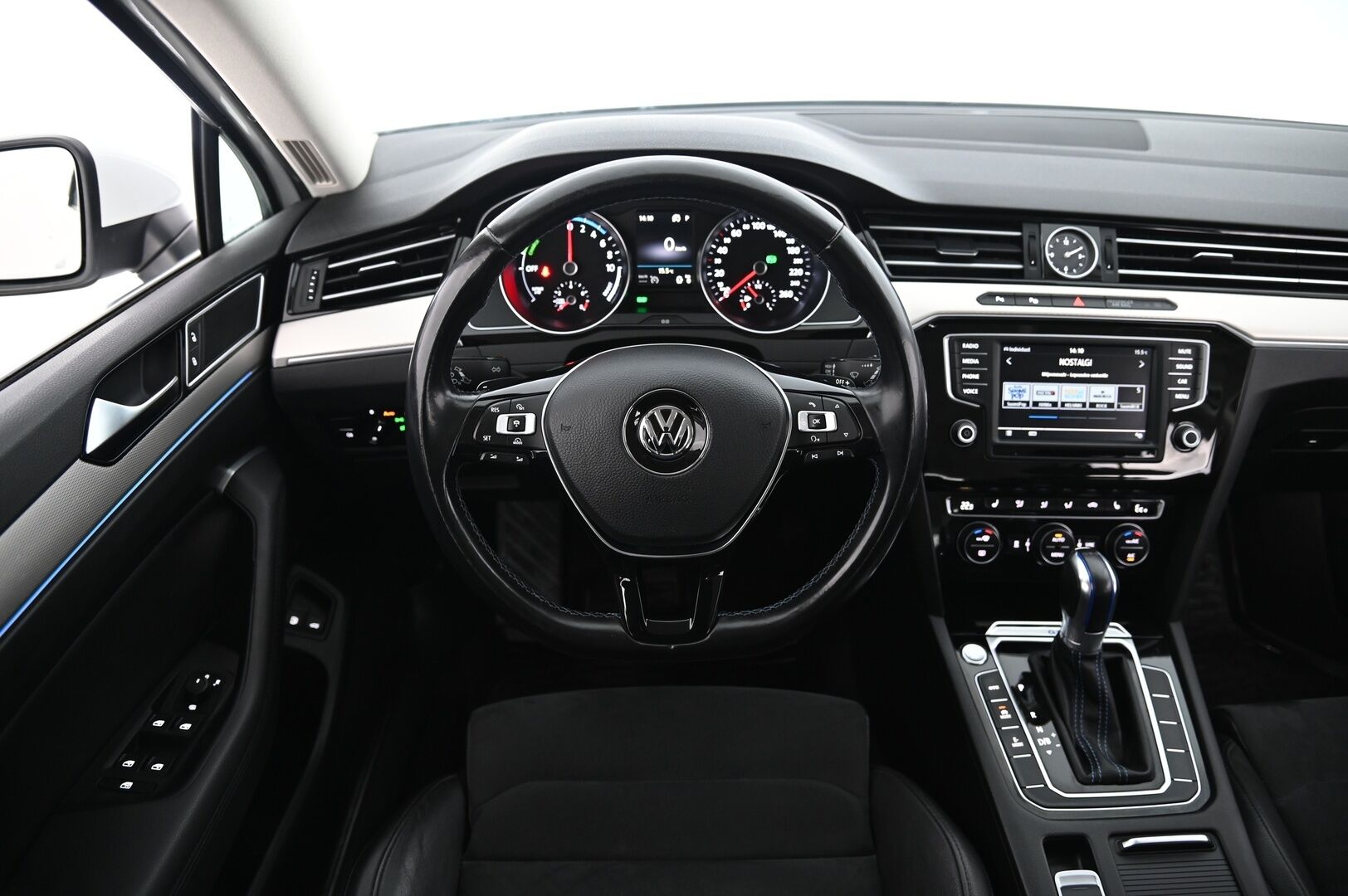 Volkswagen Passat 2017 Variant GTE Plug-In Hybrid 160 kW (218 hv) DSG-automaatti *Webasto / ACC / Peruutuskamera* - *Leimaa 28.10.2026 / Vetokoukku / PA-Lämmitin*