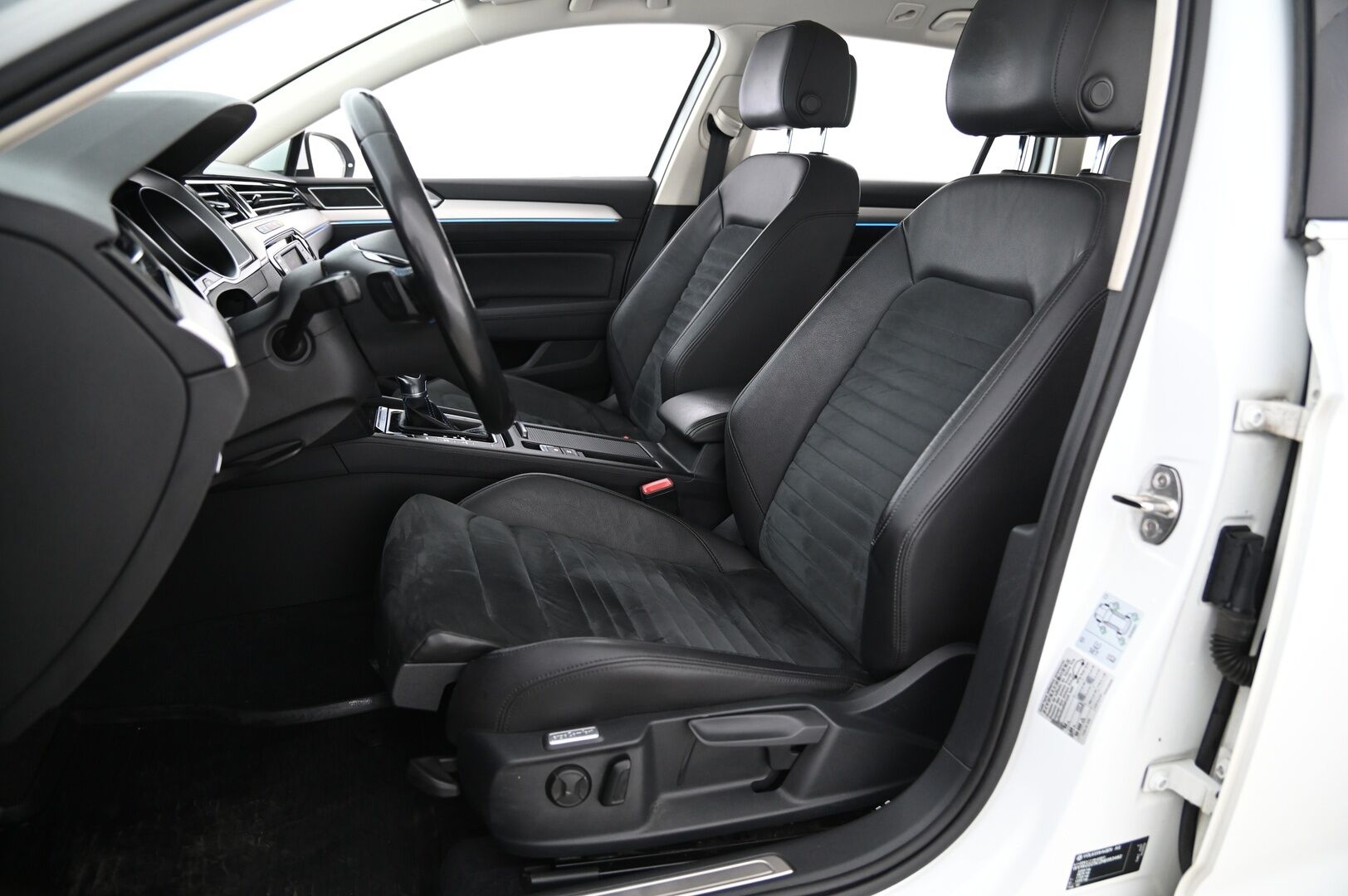 Volkswagen Passat 2017 Variant GTE Plug-In Hybrid 160 kW (218 hv) DSG-automaatti *Webasto / ACC / Peruutuskamera* - *Leimaa 28.10.2026 / Vetokoukku / PA-Lämmitin*