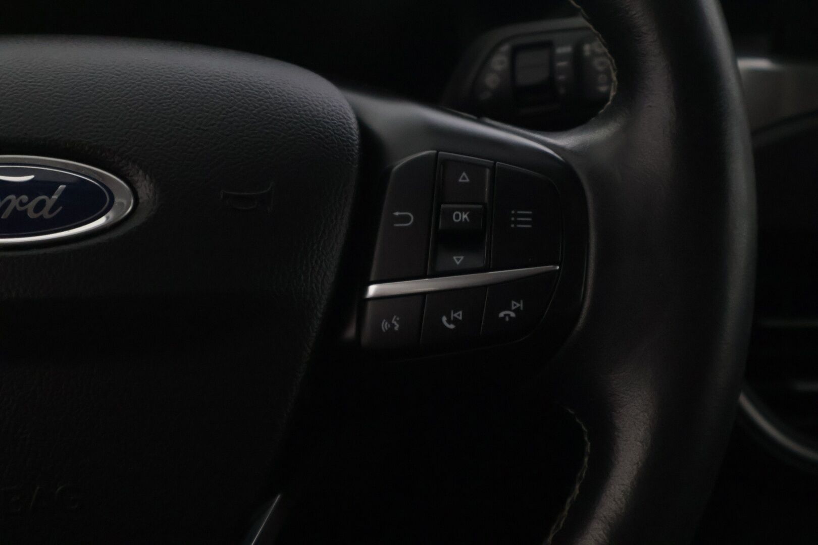 Ford Focus 2020 1,0 EcoBoost 125hv A8 Titanium 5-ovinen - 2.om Suomi-auto | Merkkihuollot | P.kamera | Koukku | KeyLessGo | Navi | LED 