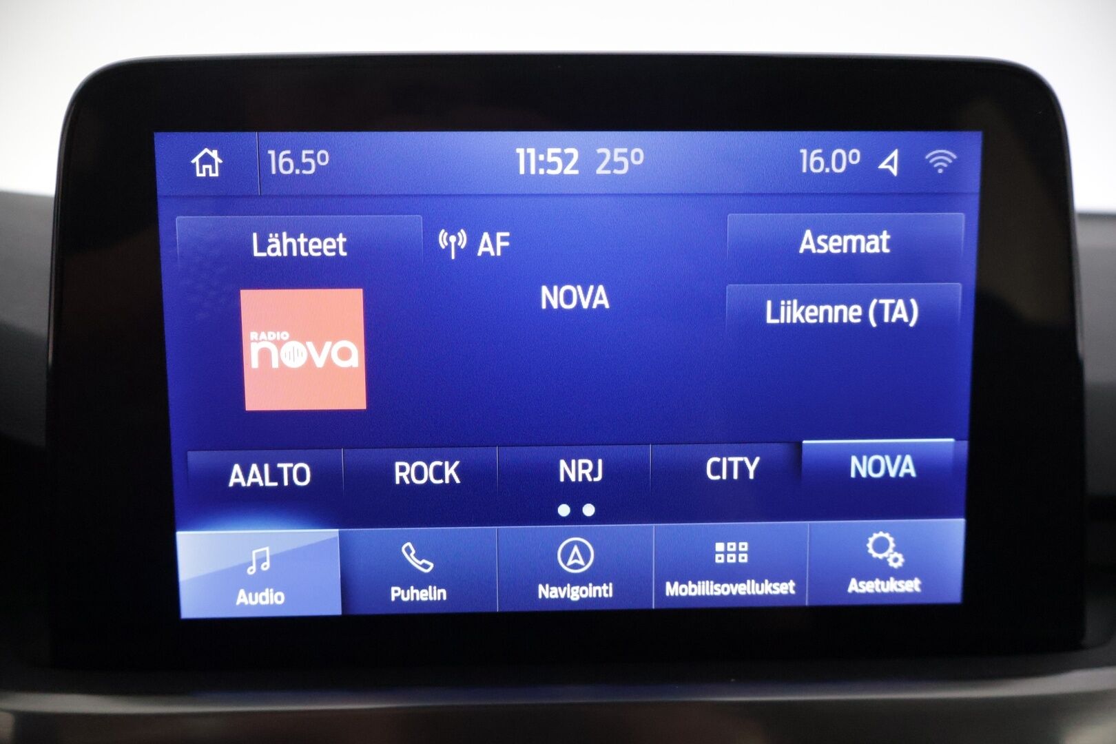 Ford Focus 2020 1,0 EcoBoost 125hv A8 Titanium 5-ovinen - 2.om Suomi-auto | Merkkihuollot | P.kamera | Koukku | KeyLessGo | Navi | LED 
