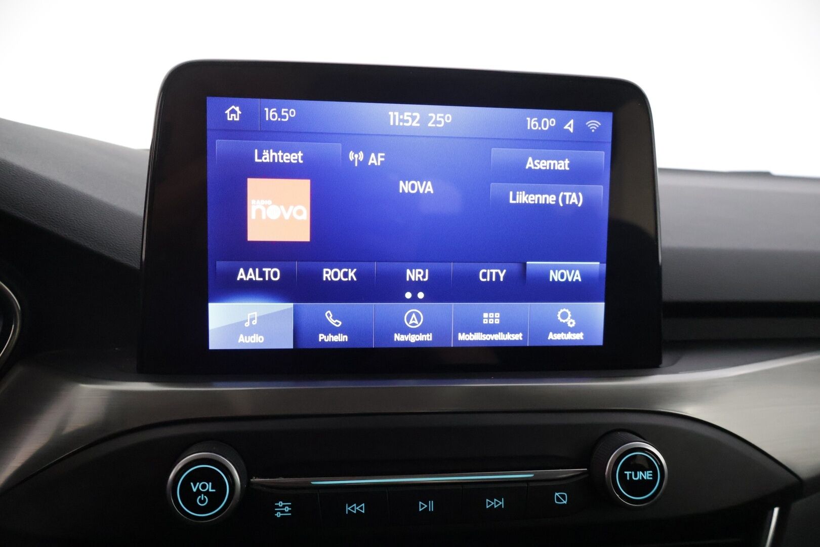 Ford Focus 2020 1,0 EcoBoost 125hv A8 Titanium 5-ovinen - 2.om Suomi-auto | Merkkihuollot | P.kamera | Koukku | KeyLessGo | Navi | LED 