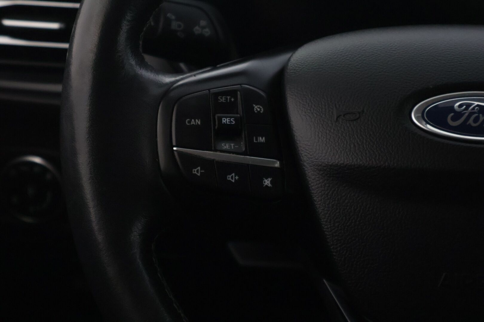 Ford Focus 2020 1,0 EcoBoost 125hv A8 Titanium 5-ovinen - 2.om Suomi-auto | Merkkihuollot | P.kamera | Koukku | KeyLessGo | Navi | LED 