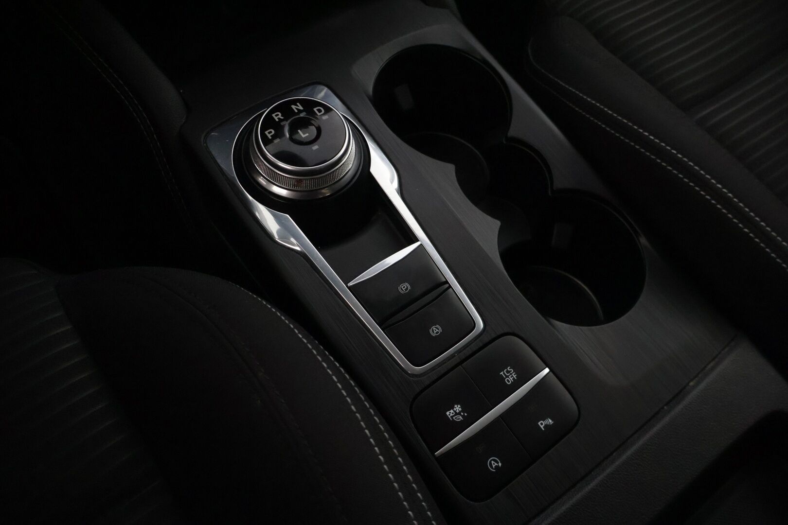 Ford Focus 2020 1,0 EcoBoost 125hv A8 Titanium 5-ovinen - 2.om Suomi-auto | Merkkihuollot | P.kamera | Koukku | KeyLessGo | Navi | LED 