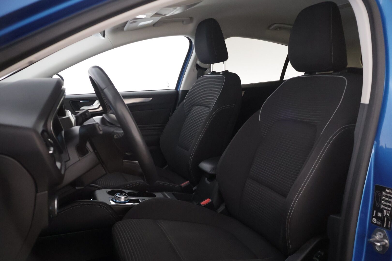 Ford Focus 2020 1,0 EcoBoost 125hv A8 Titanium 5-ovinen - 2.om Suomi-auto | Merkkihuollot | P.kamera | Koukku | KeyLessGo | Navi | LED 