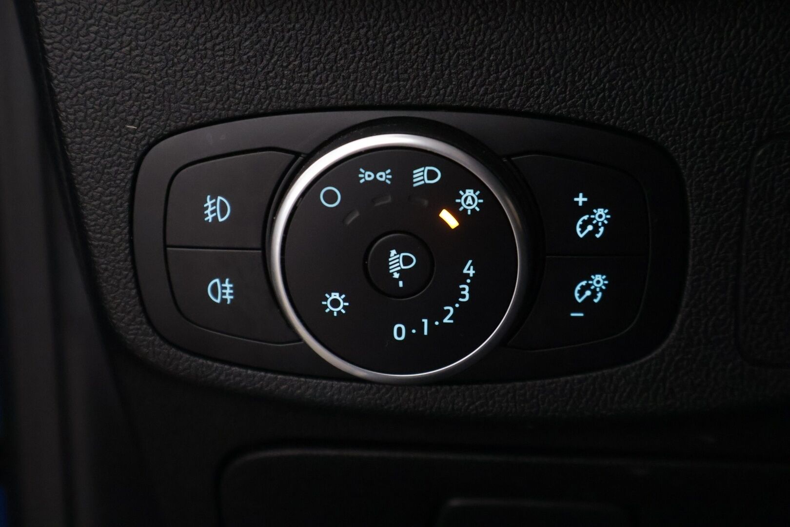 Ford Focus 2020 1,0 EcoBoost 125hv A8 Titanium 5-ovinen - 2.om Suomi-auto | Merkkihuollot | P.kamera | Koukku | KeyLessGo | Navi | LED 