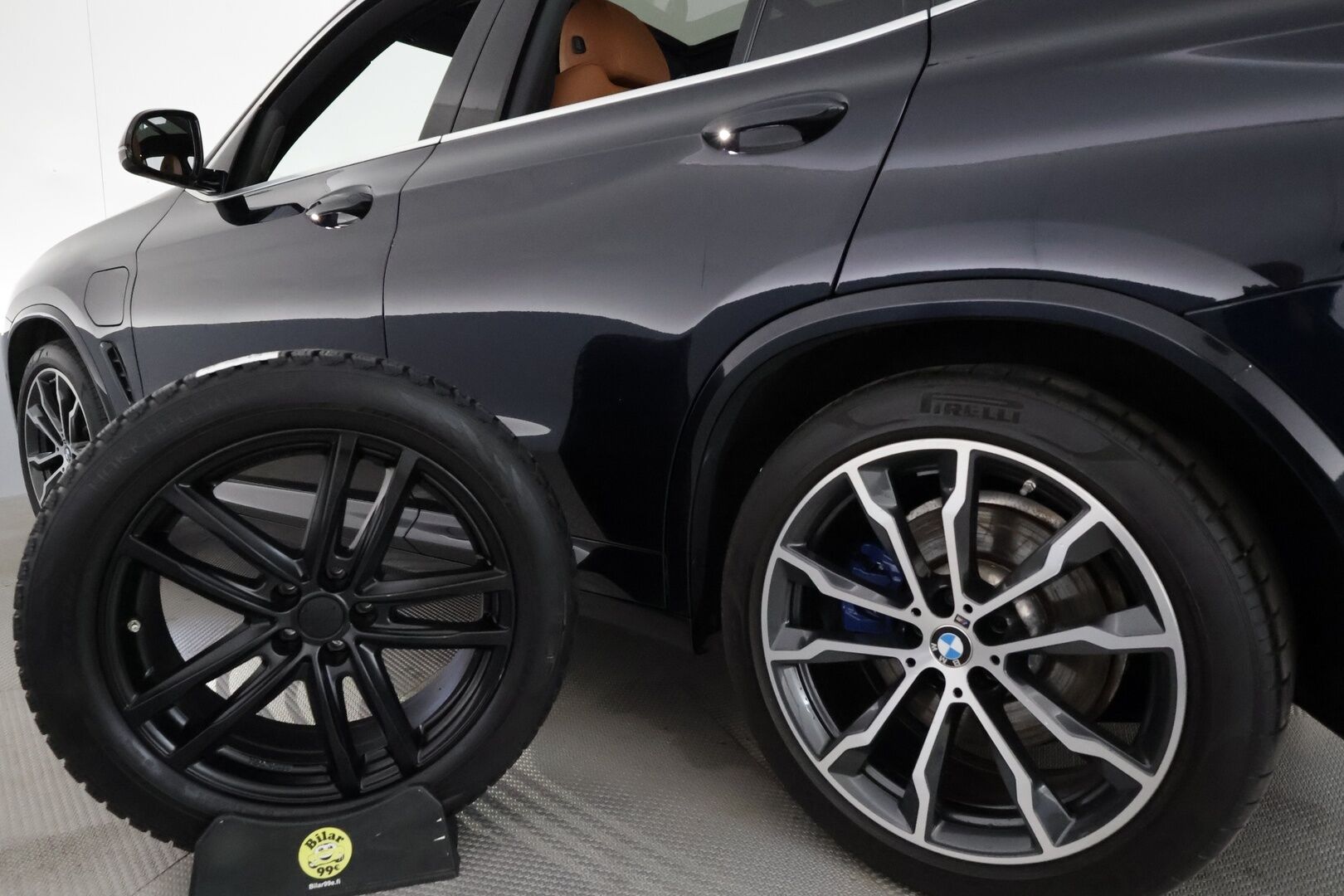BMW X3 2020 G01 xDrive 30e A Business M Sport **ACC / Panorama / H&K / Adapt.LED / Koukku / Sporttinahat / P.Kamera / Navi** - 3,99 % KORKOTARJOUS TÄHÄN AUTOON 14.9. ASTI! - 2x Latauskaapelit / Kahdet Renkaat / **HYVILLÄ KAMOILLA**