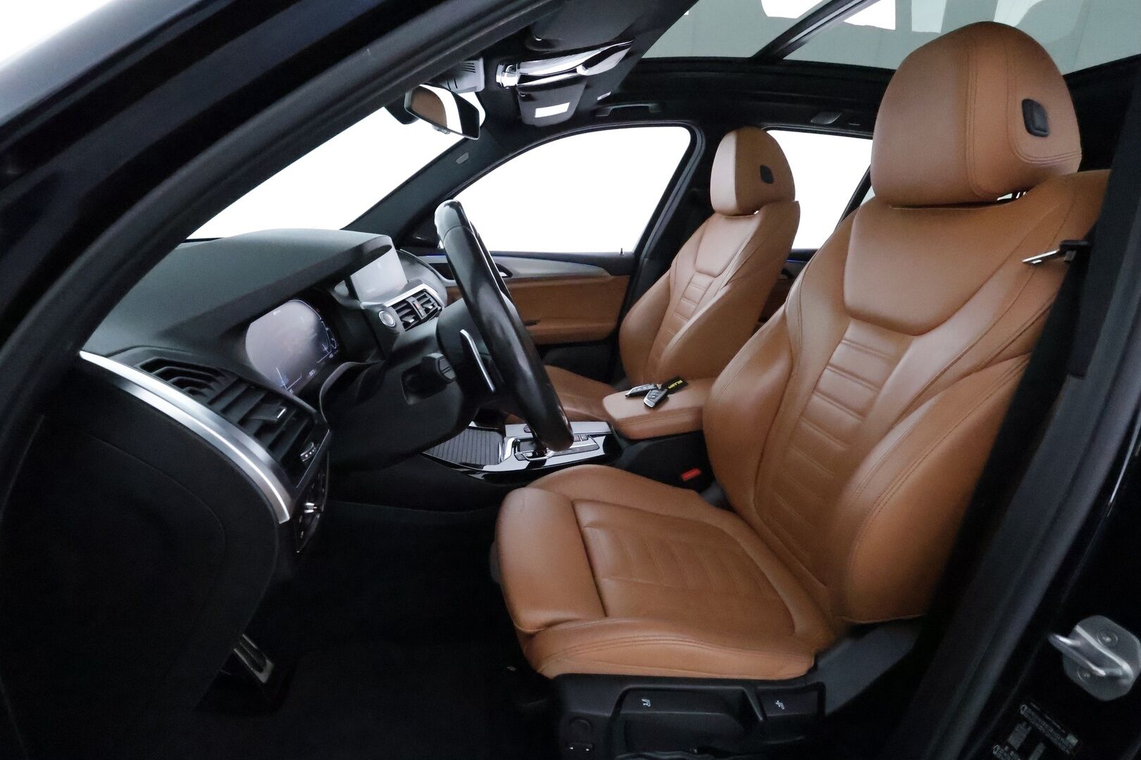 BMW X3 2020 G01 xDrive 30e A Business M Sport **ACC / Panorama / H&K / Adapt.LED / Koukku / Sporttinahat / P.Kamera / Navi** - 3,99 % KORKOTARJOUS TÄHÄN AUTOON 14.9. ASTI! - 2x Latauskaapelit / Kahdet Renkaat / **HYVILLÄ KAMOILLA**
