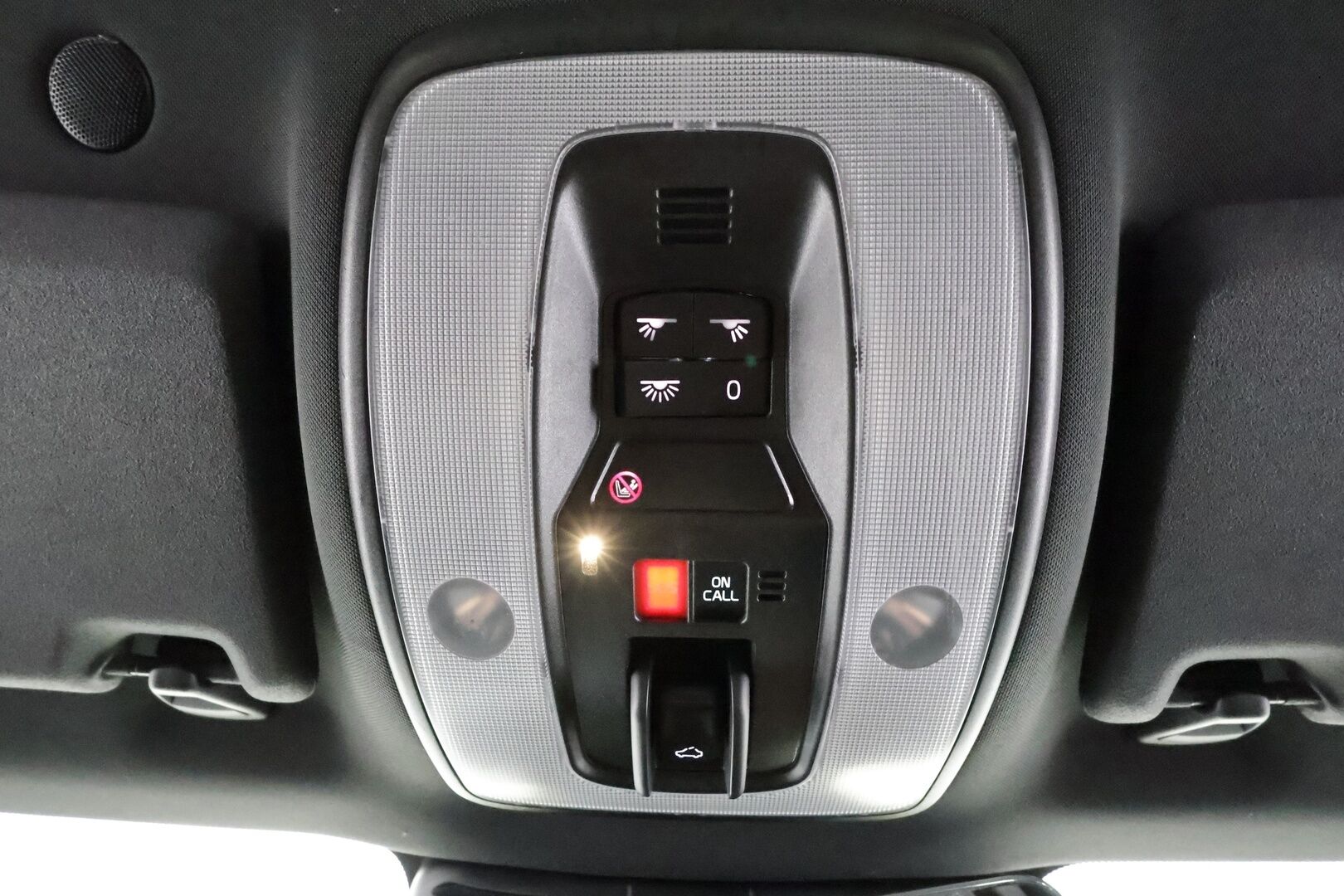 Volvo XC60 2016 D4 AWD Summum aut * ACC / Webasto / Panorama / Koukku / Aktiiv.Xenon / Muistipenkki / BLIS / P.kamera / Keyless / Nahat * - Kahdet renkaat aluvanteilla / Huippuvarusteet