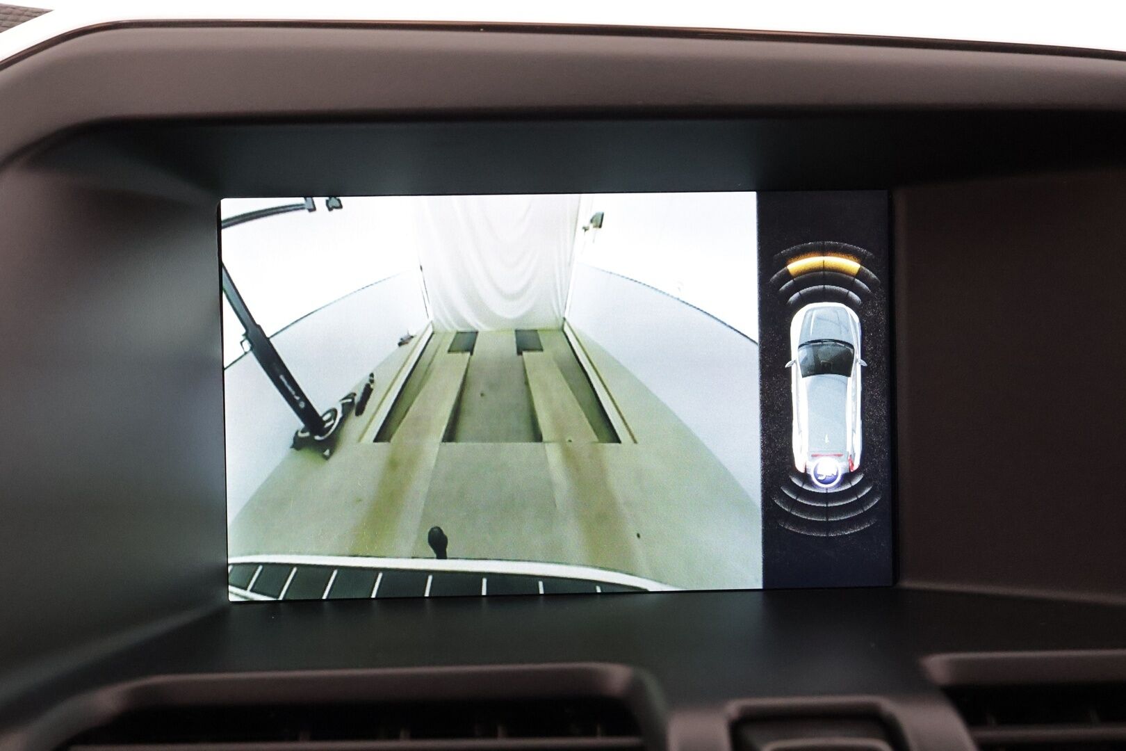 Volvo XC60 2016 D4 AWD Summum aut * ACC / Webasto / Panorama / Koukku / Aktiiv.Xenon / Muistipenkki / BLIS / P.kamera / Keyless / Nahat * - Kahdet renkaat aluvanteilla / Huippuvarusteet