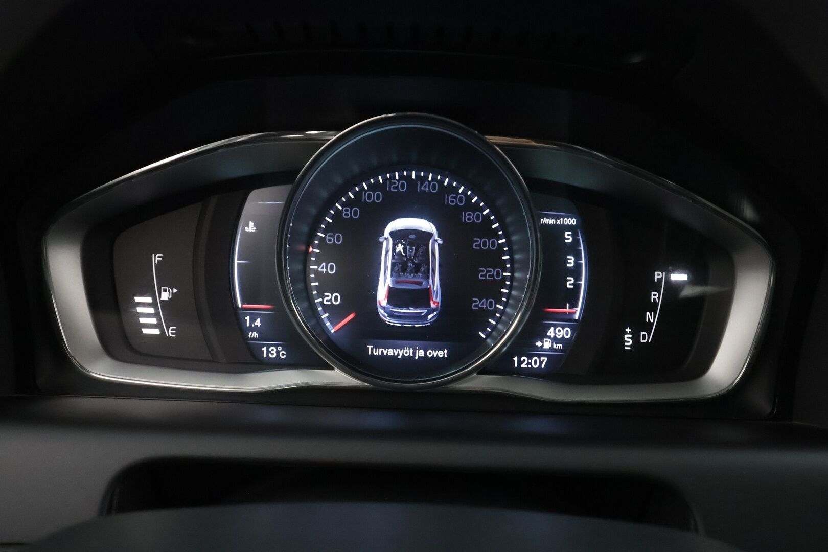 Volvo XC60 2016 D4 AWD Summum aut * ACC / Webasto / Panorama / Koukku / Aktiiv.Xenon / Muistipenkki / BLIS / P.kamera / Keyless / Nahat * - Kahdet renkaat aluvanteilla / Huippuvarusteet