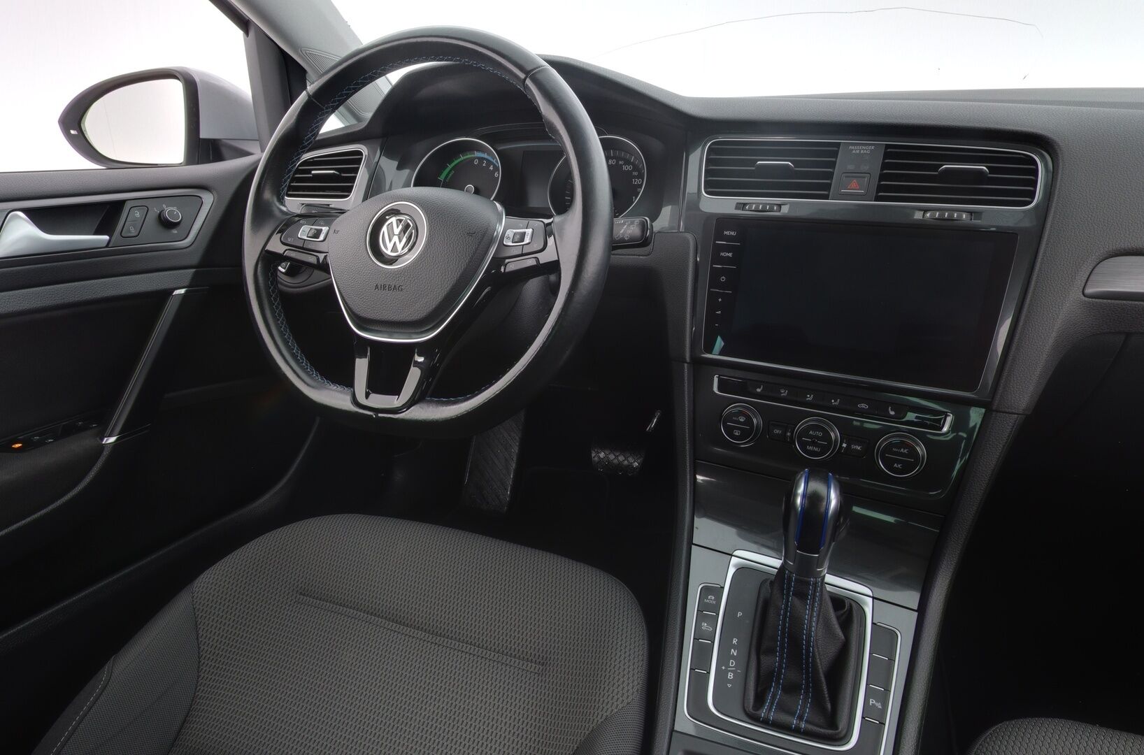 Volkswagen Golf 2017 e-Golf 100 kW (136 hv) aut. - *ILP / ACC / P-Kamera / Navi*