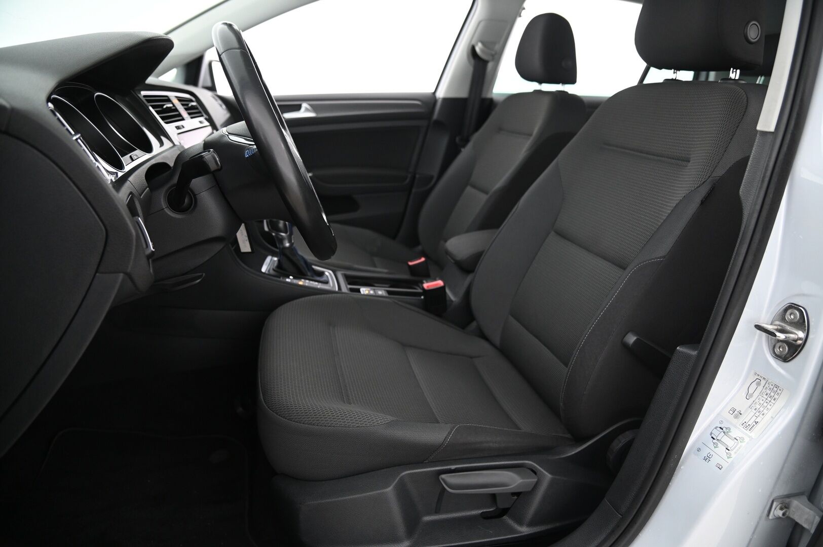 Volkswagen Golf 2017 e-Golf 100 kW (136 hv) aut. - *ILP / ACC / P-Kamera / Navi*