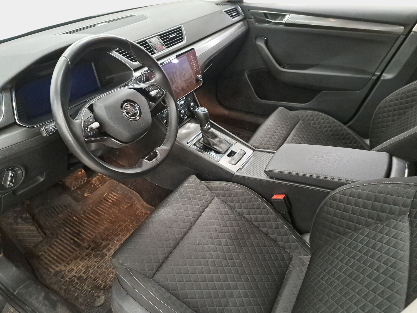 Skoda Superb 2022 Combi 2.0 TDI 150 Ambition DSG * Webasto / P-tutkat / Vakkari / Xenon / Sähkökontti * - Suomi-auto / Kahdet renkaat - HULLU BLACKWEEK KORKOTARJOUS 2,49%